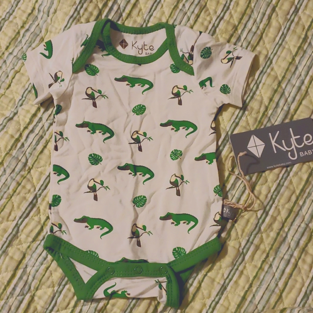 COPY - Kyte bamboo onesie Alligators & Birds NB